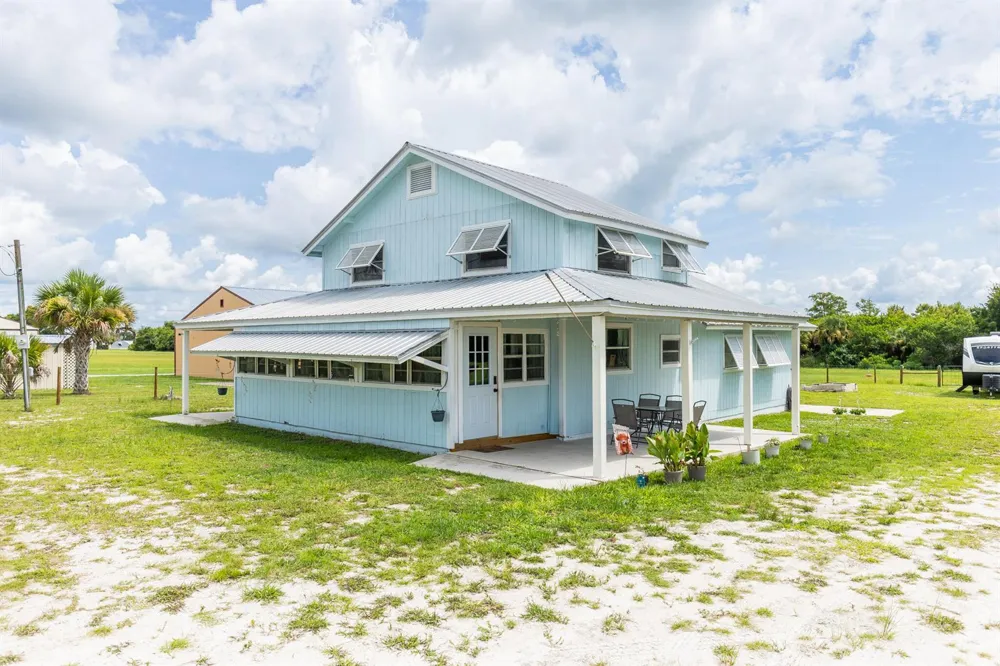 19695 NW 80th Drive Okeechobee, FL 34972
