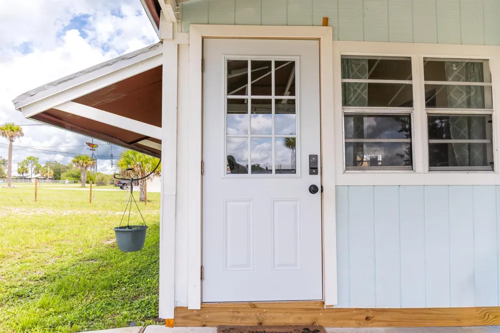 19695 NW 80th Drive Okeechobee, FL 34972