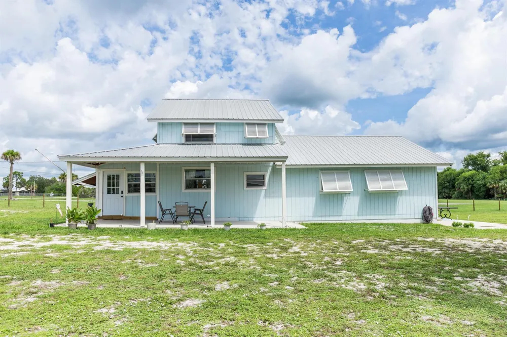 19695 NW 80th Drive Okeechobee, FL 34972