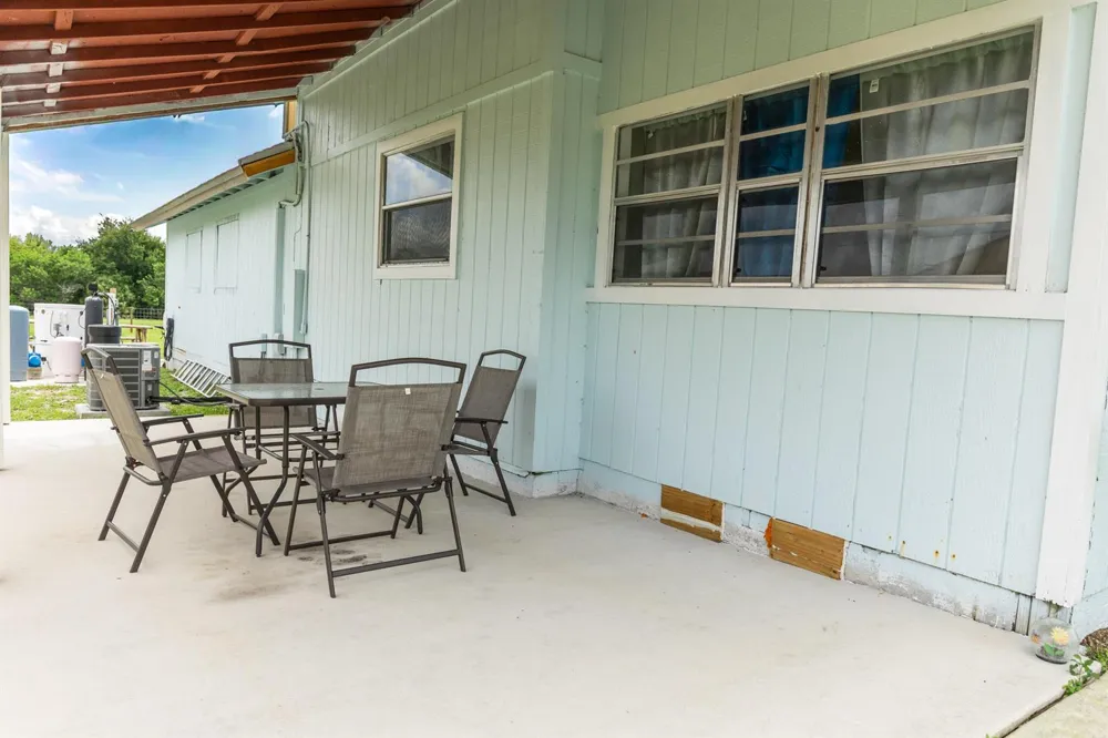 19695 NW 80th Drive Okeechobee, FL 34972