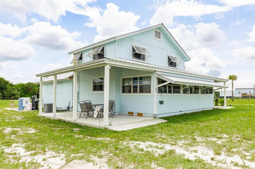 19695 NW 80th Drive Okeechobee, FL 34972