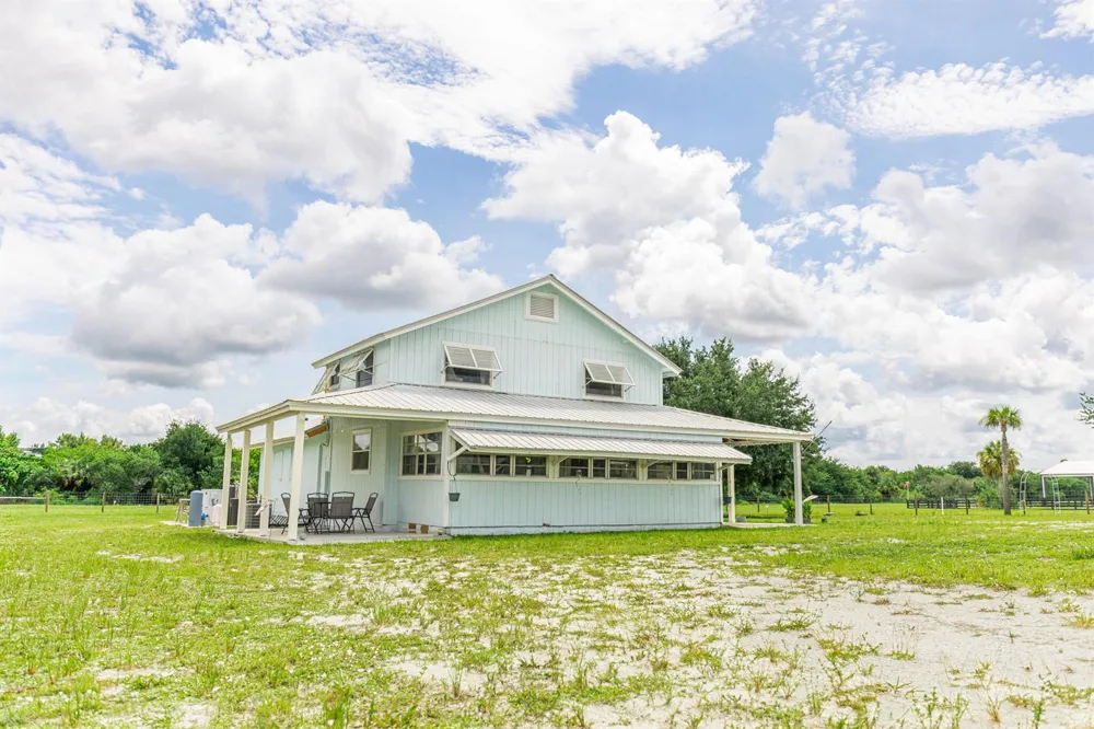 19695 NW 80th Drive Okeechobee, FL 34972
