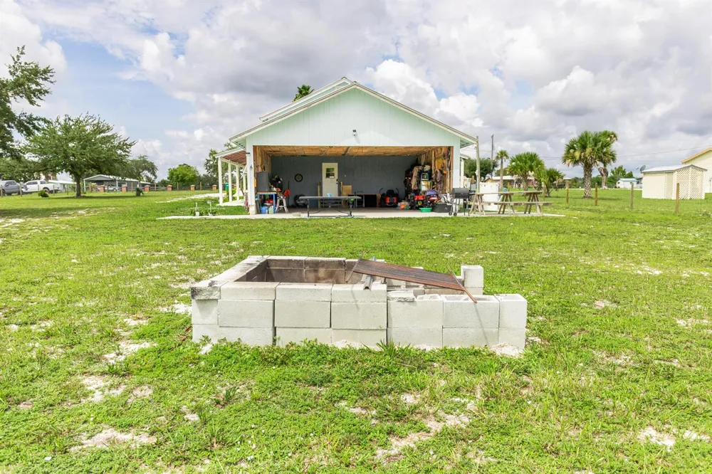 19695 NW 80th Drive Okeechobee, FL 34972