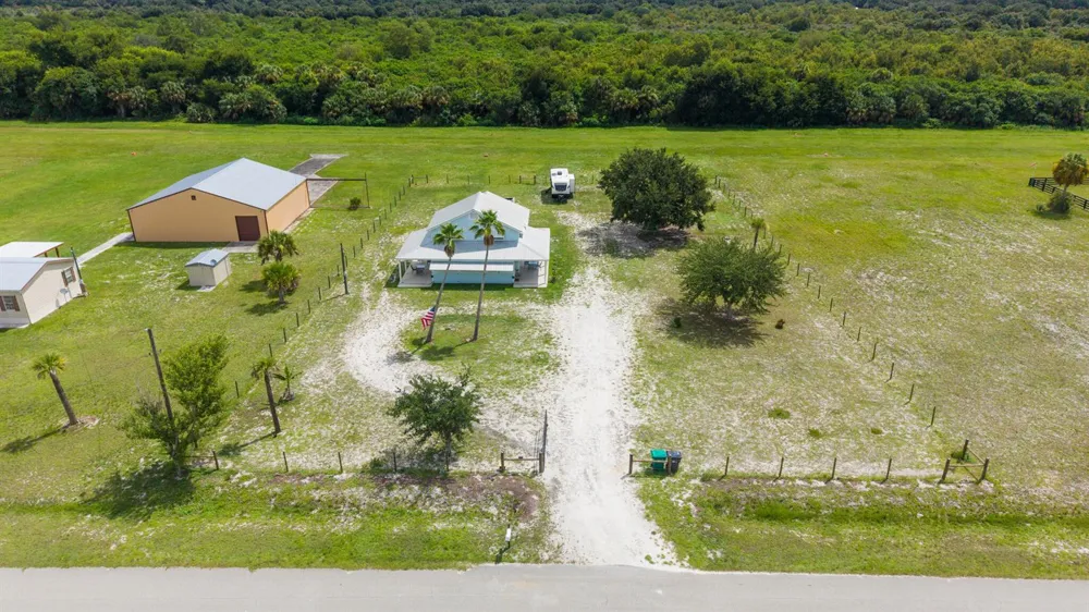 19695 NW 80th Drive Okeechobee, FL 34972