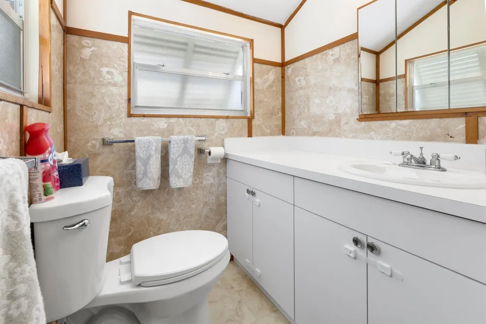 19695 NW 80th Drive Okeechobee, FL 34972