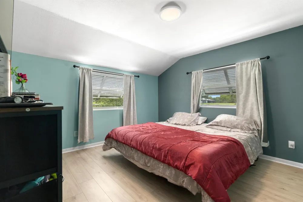 19695 NW 80th Drive Okeechobee, FL 34972