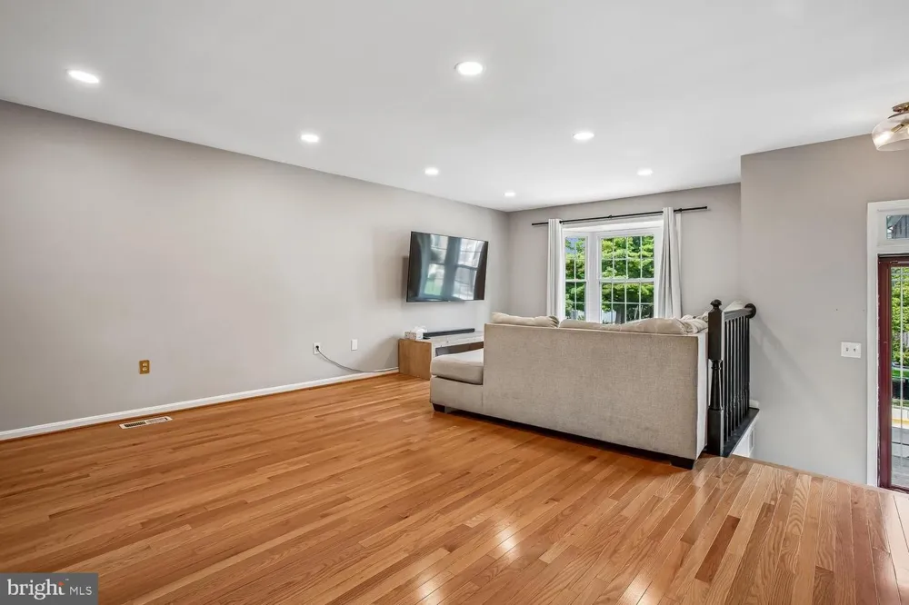 5944 NORHAM DRIVE Alexandria, VA 22315