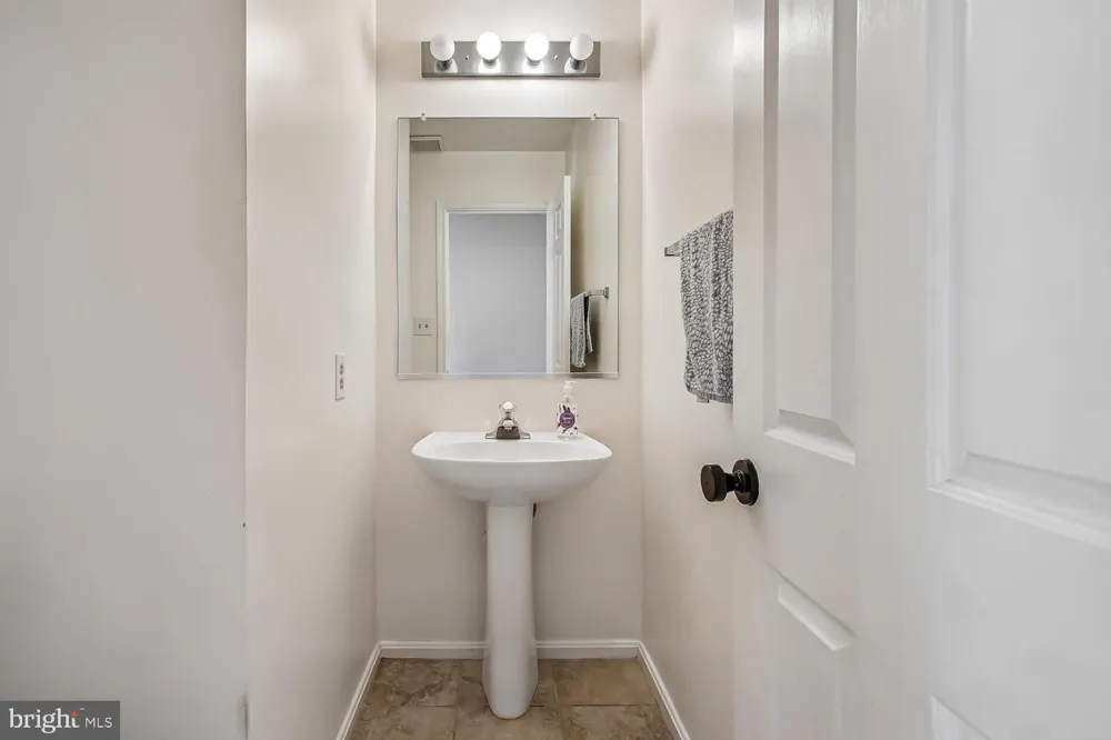 5944 NORHAM DRIVE Alexandria, VA 22315