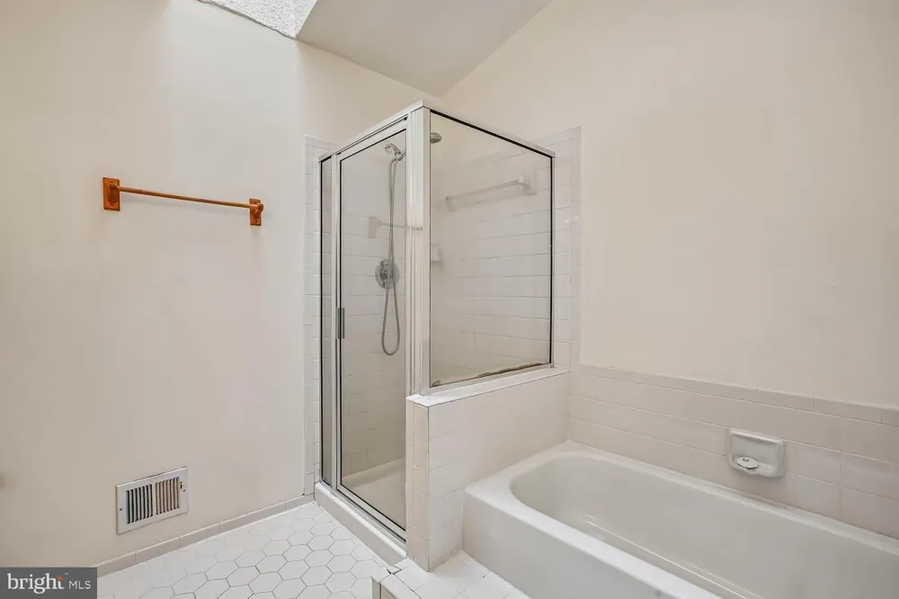5944 NORHAM DRIVE Alexandria, VA 22315