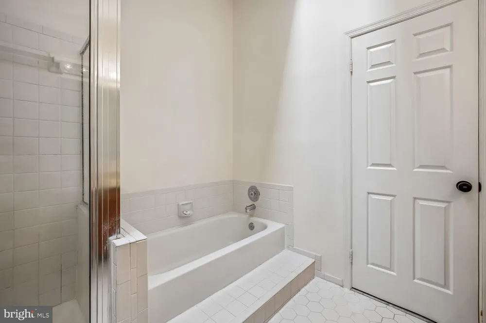 5944 NORHAM DRIVE Alexandria, VA 22315