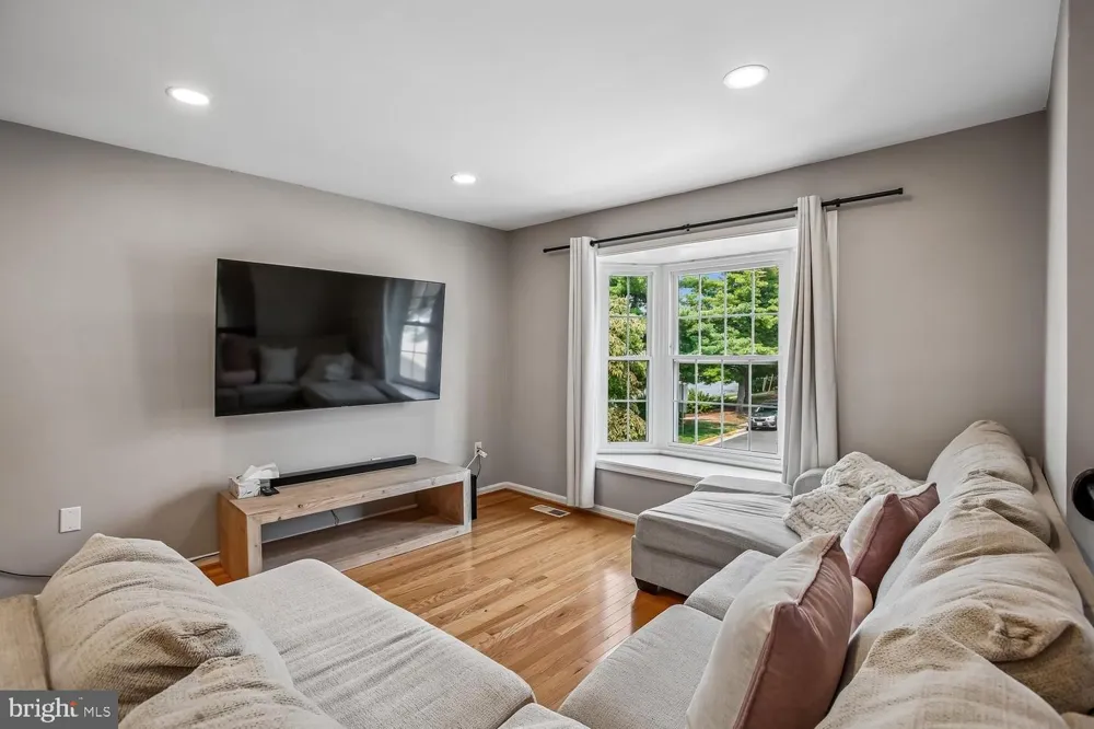 5944 NORHAM DRIVE Alexandria, VA 22315