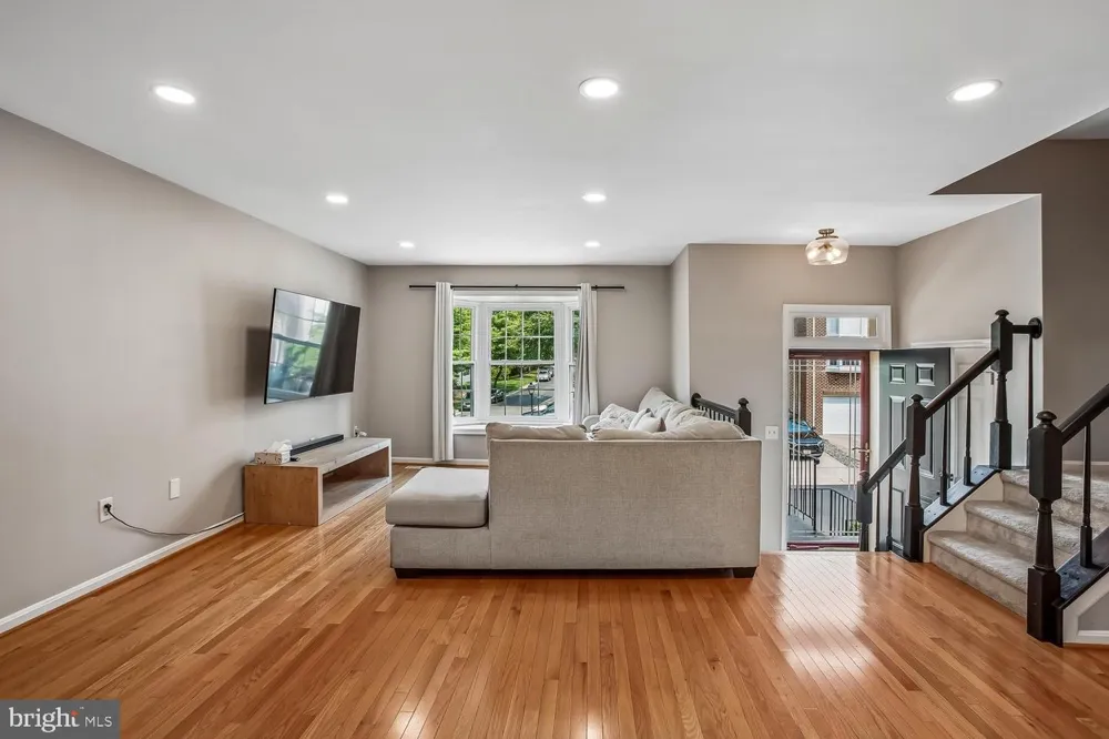 5944 NORHAM DRIVE Alexandria, VA 22315