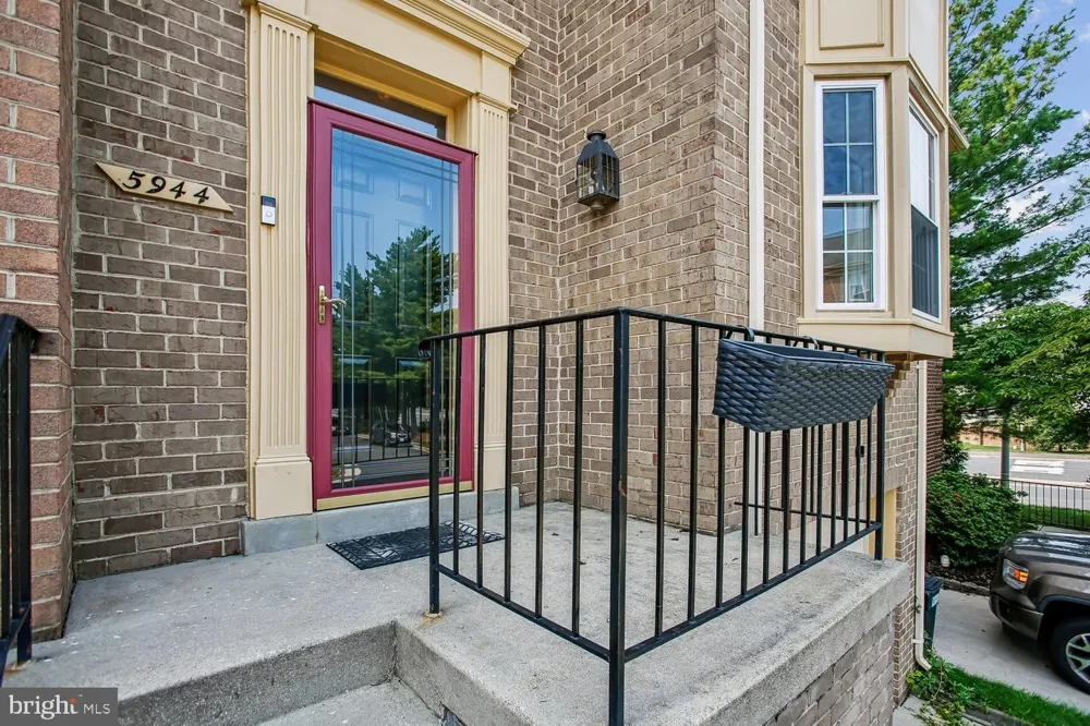 5944 NORHAM DRIVE Alexandria, VA 22315