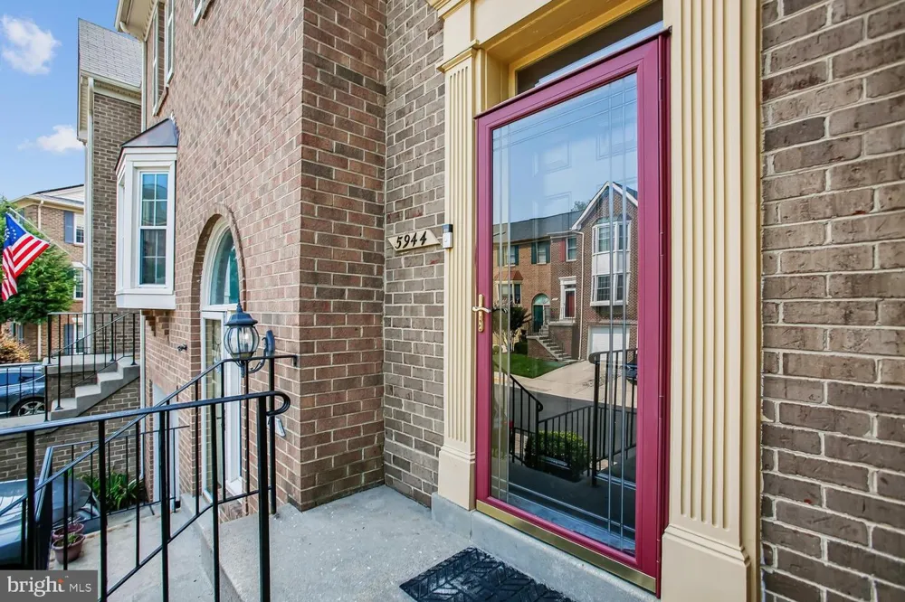5944 NORHAM DRIVE Alexandria, VA 22315