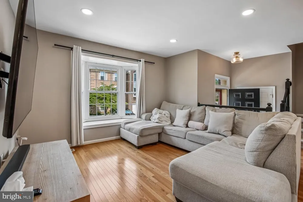 5944 NORHAM DRIVE Alexandria, VA 22315