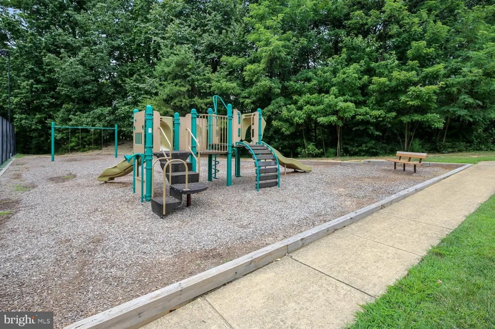 5944 NORHAM DRIVE Alexandria, VA 22315