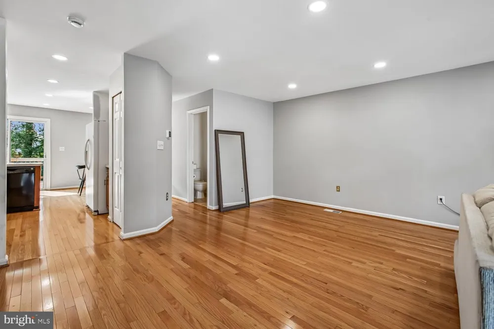 5944 NORHAM DRIVE Alexandria, VA 22315