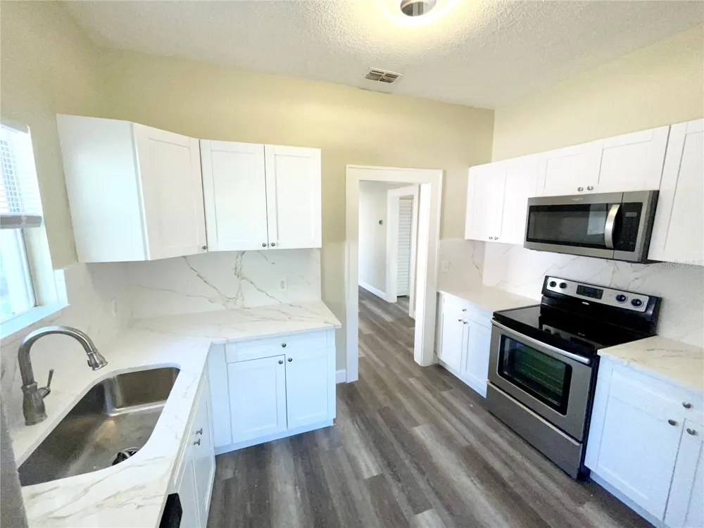 1121 10TH AVENUE S St Petersburg, FL 33705