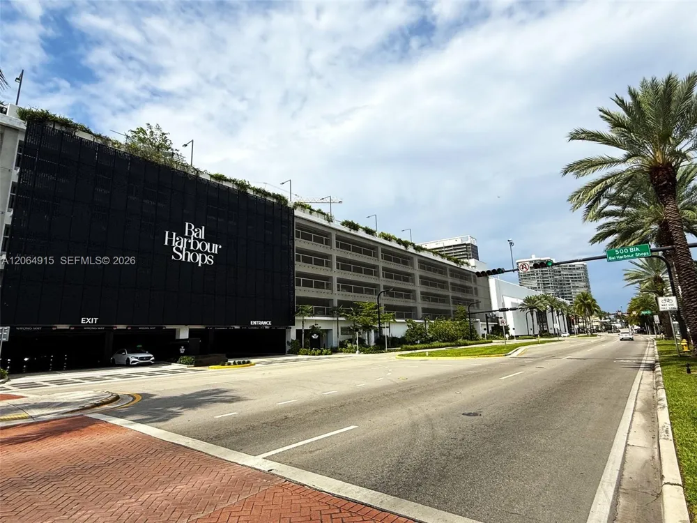 9901 W Bay Harbor Dr (2cover parking+storage) #401 Bay Harbor Islands, FL 33154