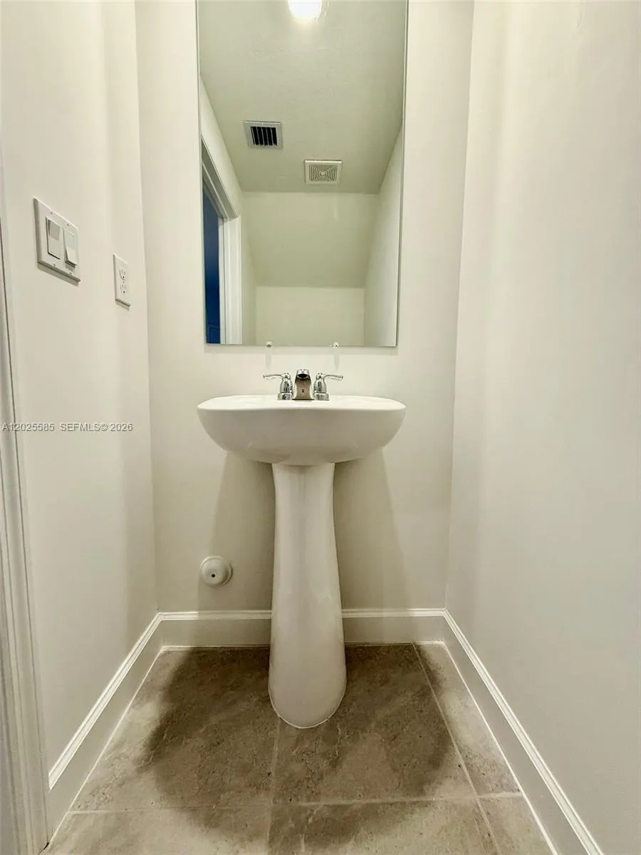 2958 Park Pl #5838 Dania Beach, FL 33312
