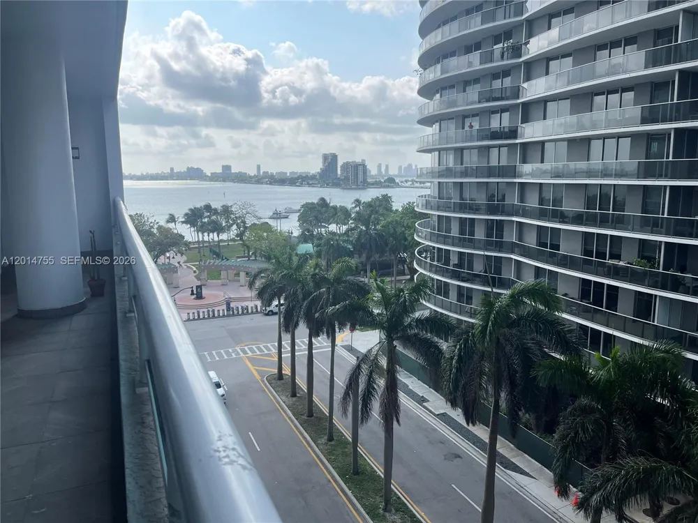 1800 Bayshore Dr #614 Miami, FL 33132