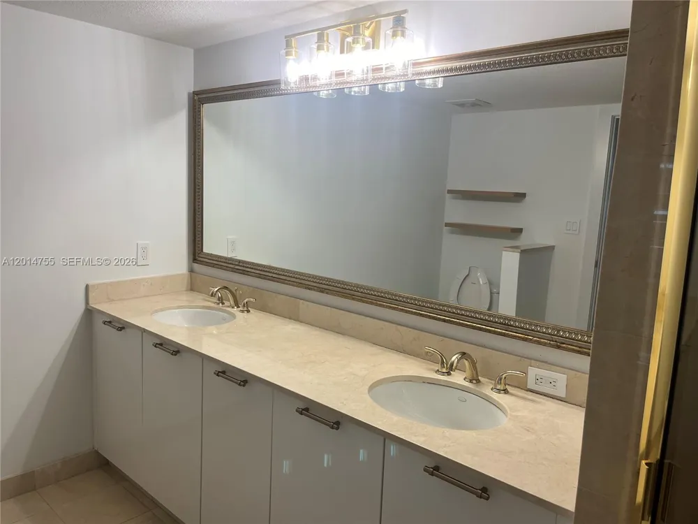 1800 Bayshore Dr #614 Miami, FL 33132
