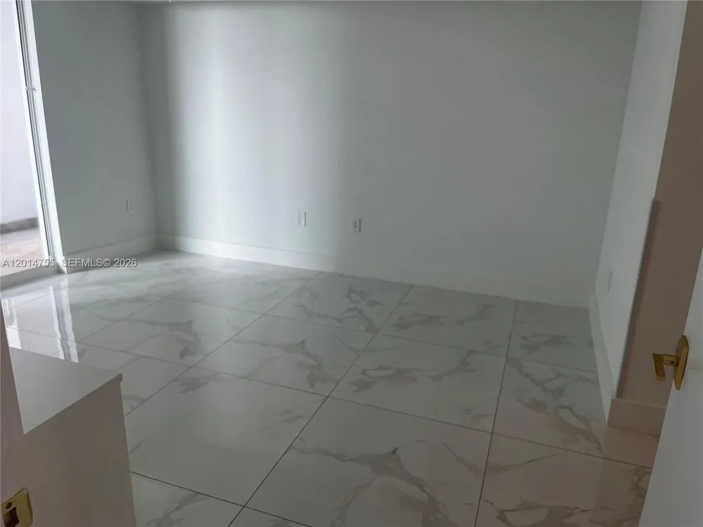1800 Bayshore Dr #614 Miami, FL 33132