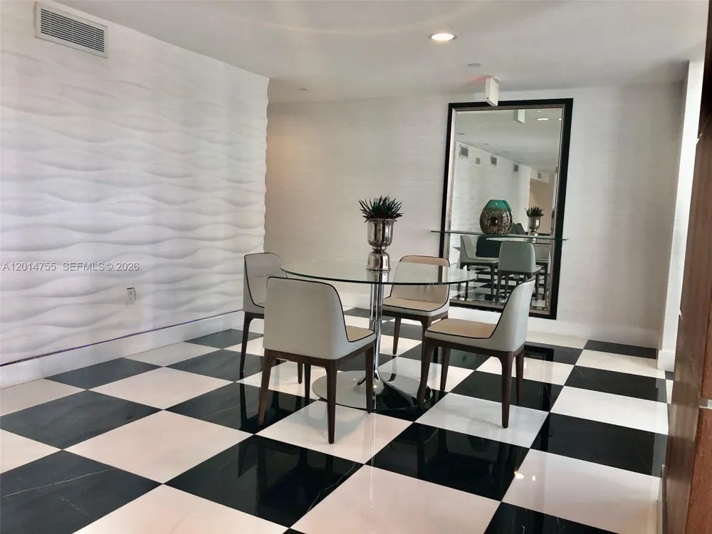 1800 Bayshore Dr #614 Miami, FL 33132
