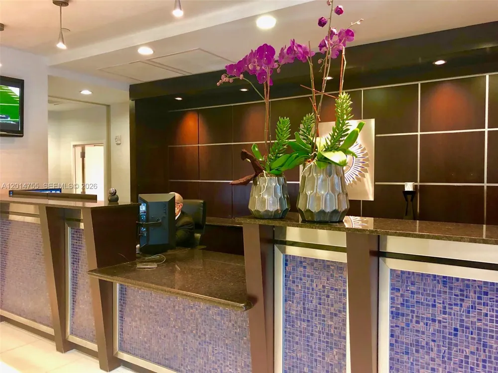 1800 Bayshore Dr #614 Miami, FL 33132