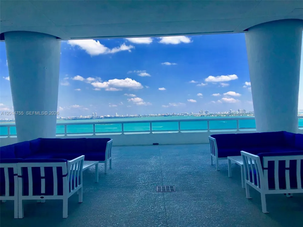 1800 Bayshore Dr #614 Miami, FL 33132
