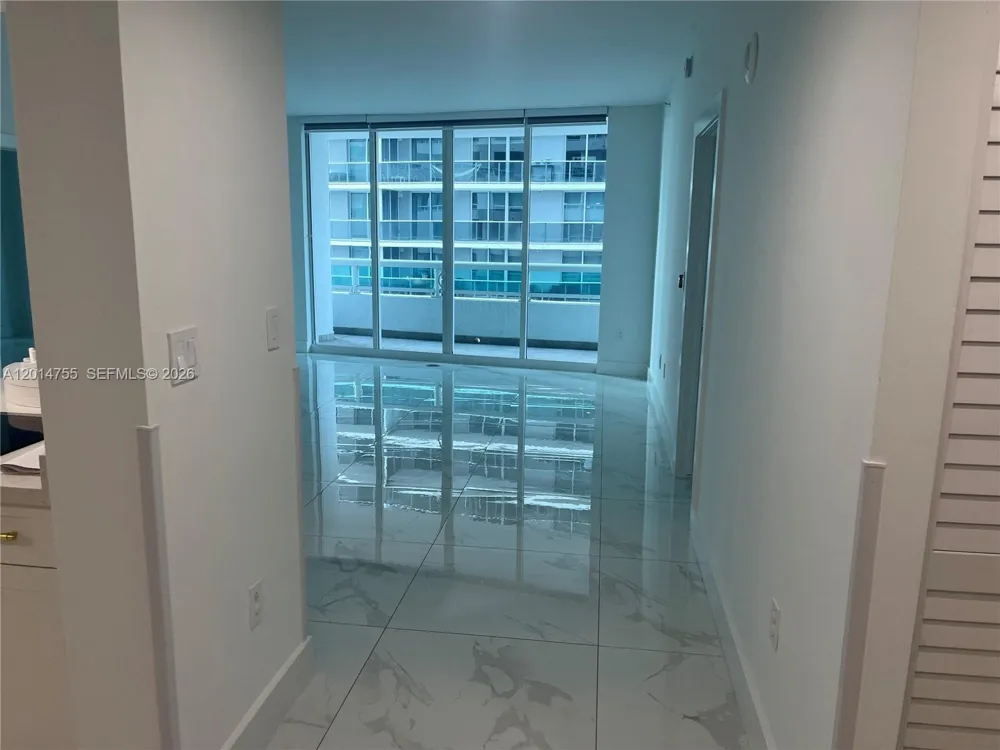 1800 Bayshore Dr #614 Miami, FL 33132