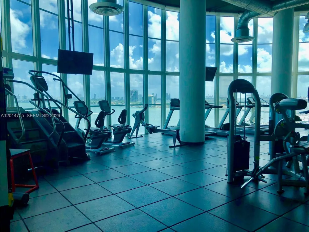 1800 Bayshore Dr #614 Miami, FL 33132