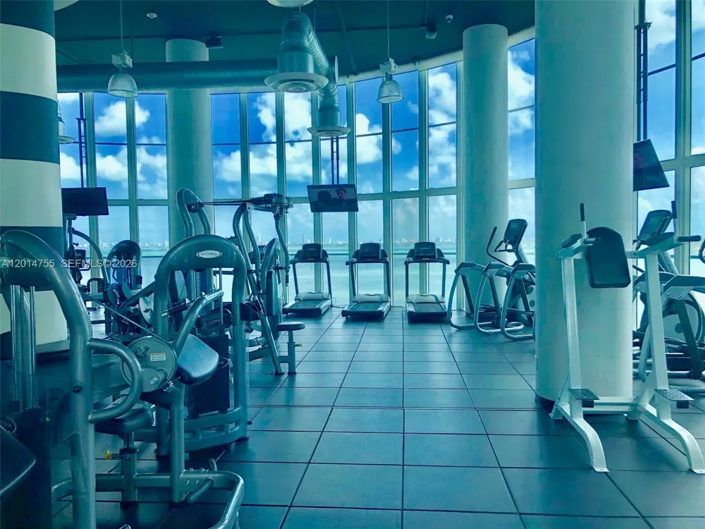 1800 Bayshore Dr #614 Miami, FL 33132