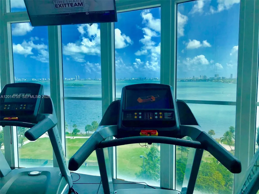 1800 Bayshore Dr #614 Miami, FL 33132