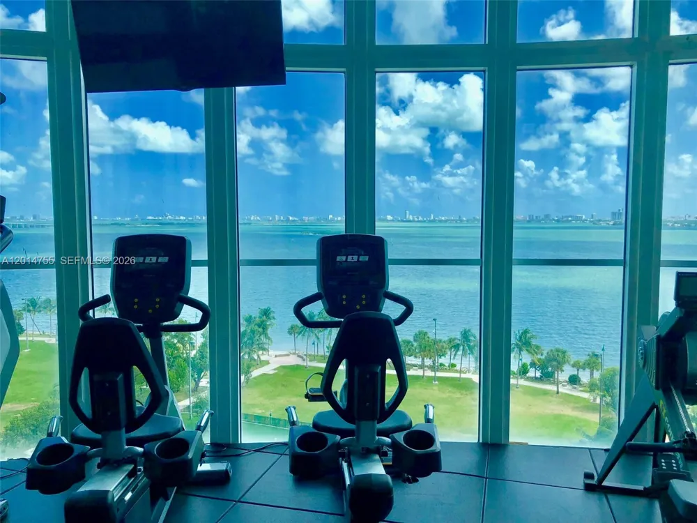 1800 Bayshore Dr #614 Miami, FL 33132