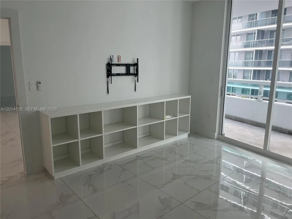 1800 Bayshore Dr #614 Miami, FL 33132