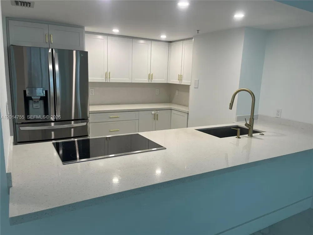 1800 Bayshore Dr #614 Miami, FL 33132