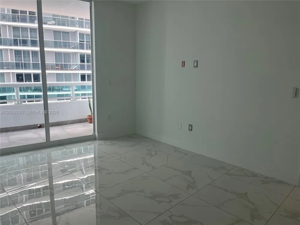 1800 Bayshore Dr #614 Miami, FL 33132