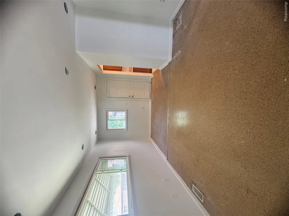 16757 Greenview Avenue Detroit City, MI 48219