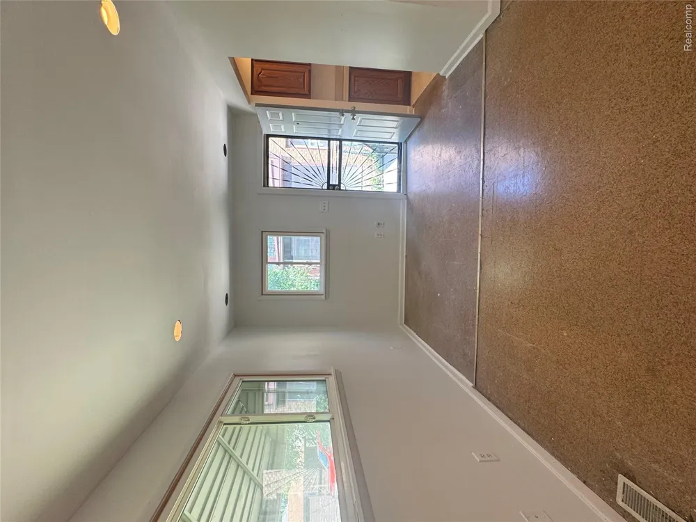 16757 Greenview Avenue Detroit City, MI 48219
