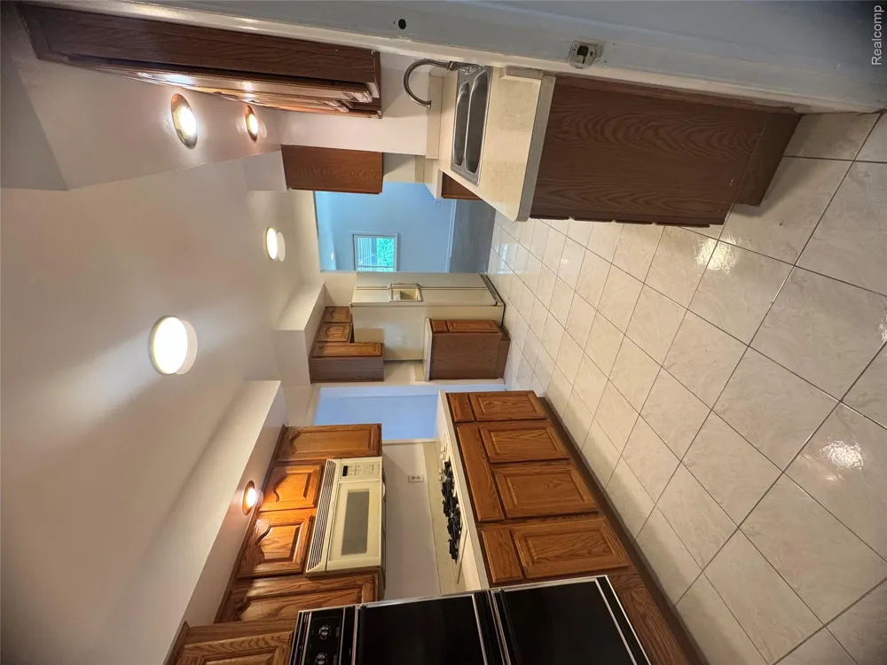 16757 Greenview Avenue Detroit City, MI 48219