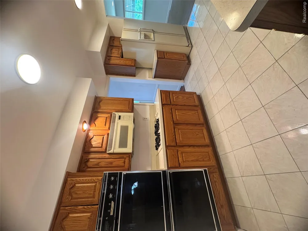 16757 Greenview Avenue Detroit City, MI 48219