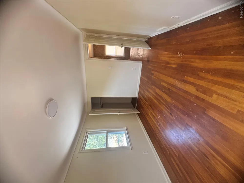 16757 Greenview Avenue Detroit City, MI 48219
