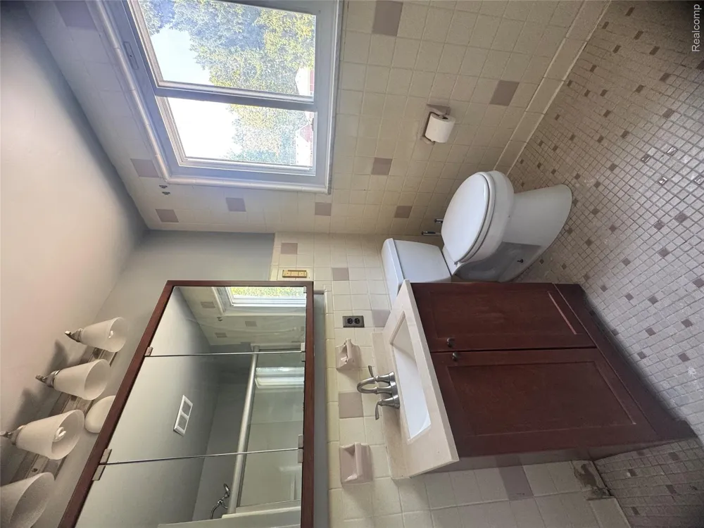 16757 Greenview Avenue Detroit City, MI 48219
