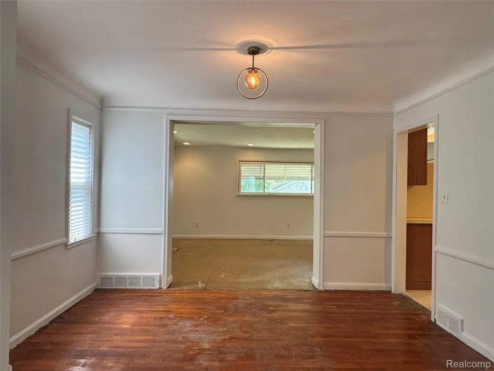 16757 Greenview Avenue Detroit City, MI 48219