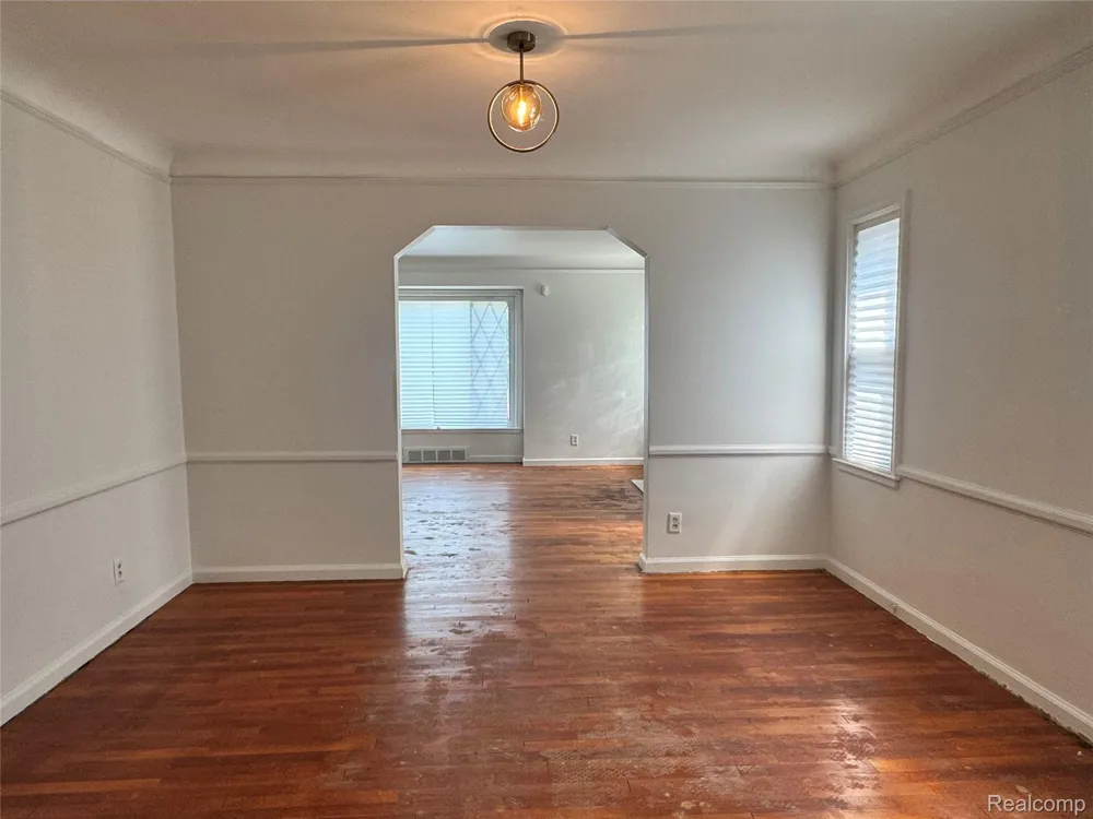 16757 Greenview Avenue Detroit City, MI 48219