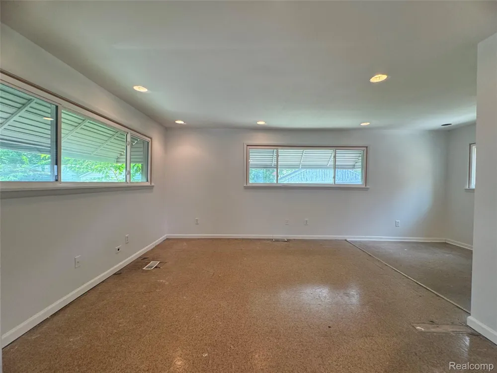 16757 Greenview Avenue Detroit City, MI 48219