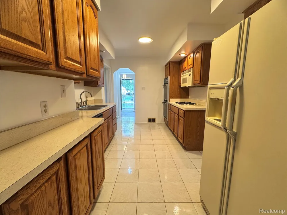 16757 Greenview Avenue Detroit City, MI 48219