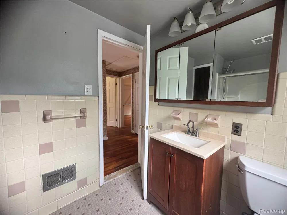 16757 Greenview Avenue Detroit City, MI 48219