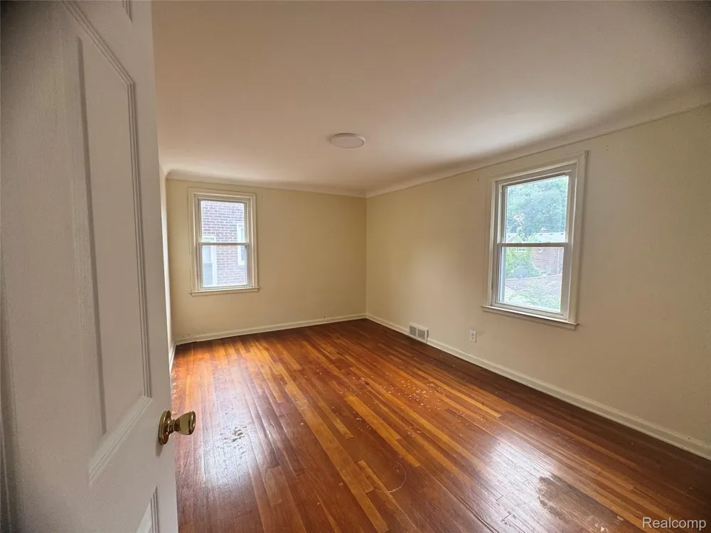 16757 Greenview Avenue Detroit City, MI 48219